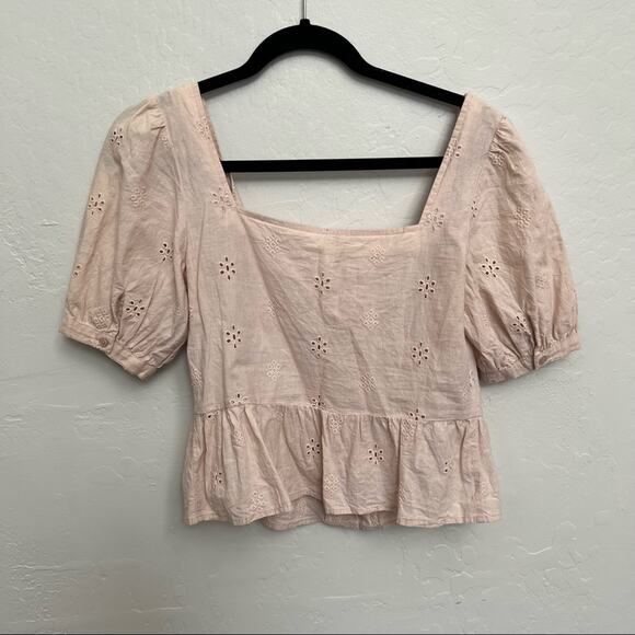 BP Eyelet Blush Peplum Blouse - Picture 4 of 6